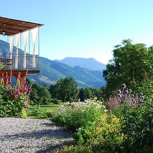 https://lancienne-ecole-du-villard.hotels-rhonealpes.com
